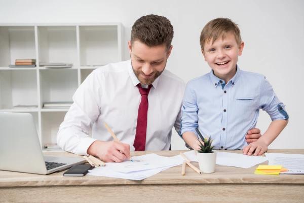 Află de ce exemplul propriu este cea mai eficientă metodă de educație financiară pentru copii și cum îți influențează întreaga familie.