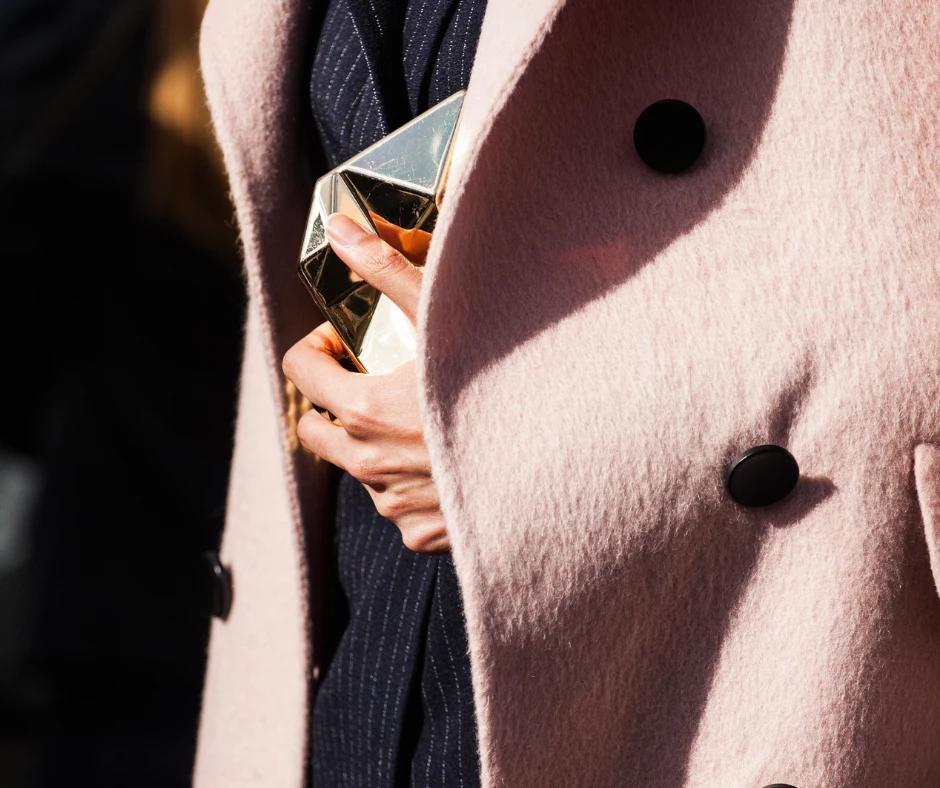 Cum ne imbracam in acest sfarsit de an? Moda pentru toamna si iarna 2024: Principalele tendinte si sfaturi de la stilisti si experti fashion