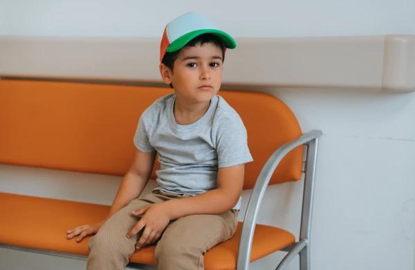 Descoperă 5 idei simple prin care îți poți învăța copilul să aștepte și să economisească. Răbdarea e primul pas spre echilibru financiar.