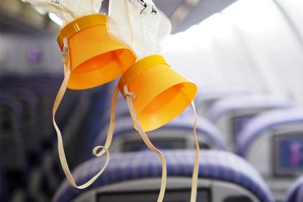 Descoperă 7 motive esențiale pentru care trebuie să te salvezi financiar pe tine primul, înainte să investești în viitorul copilului tău.