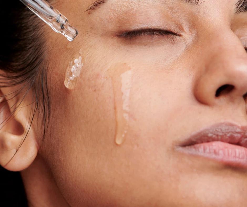 Cum ne ingrijim tenul? Ghid practic + 24 de produse dermato-cosmetice esentiale pentru trusa ta de ingrijire zilnica la super reduceri!