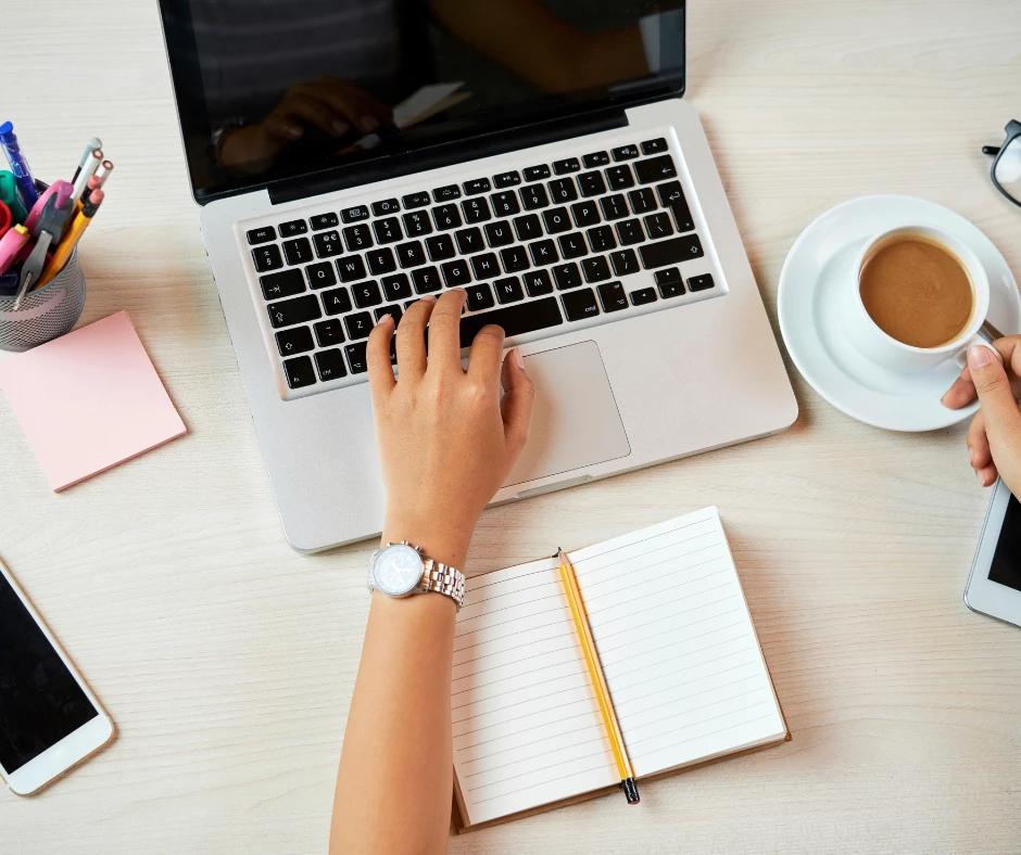 Cel mai bun laptop in 2024 si cum aleg un laptop performant - Ghid si coduri de reducere la magazine partenere