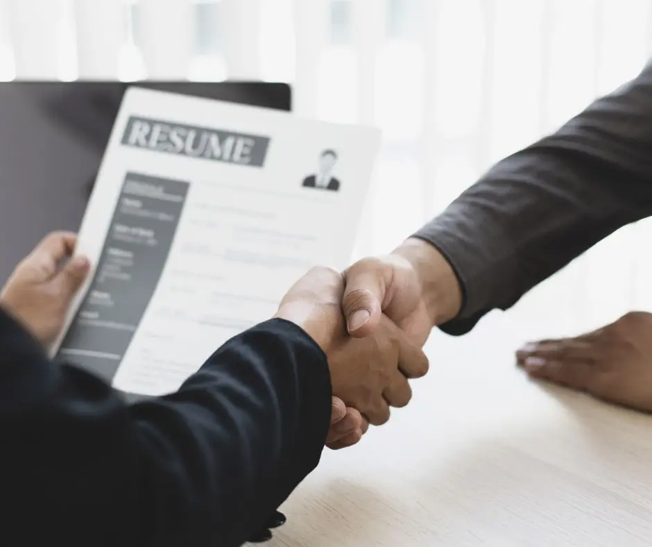 Ce faci când rămâi fără job și nu ai economii: 8 pași practici pentru primele zile - Imagine 9